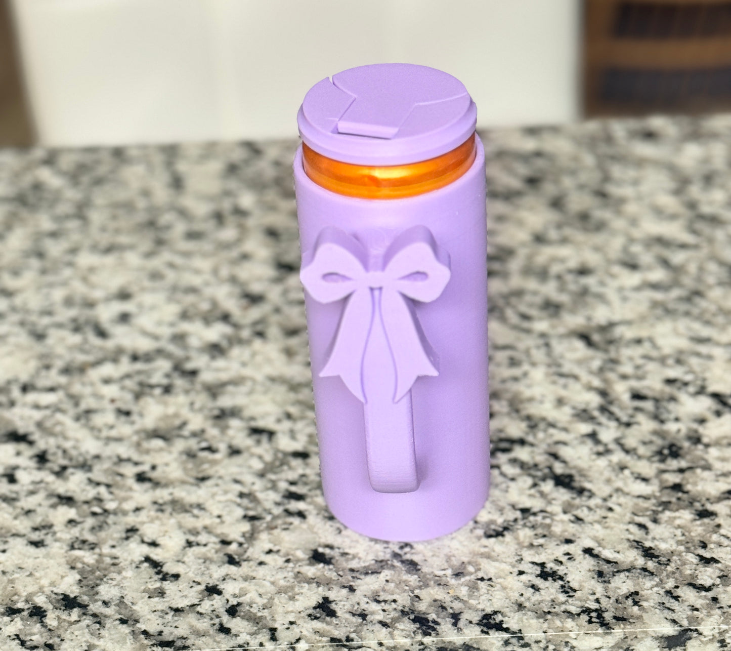 Slim can holder with bow and lid protector
