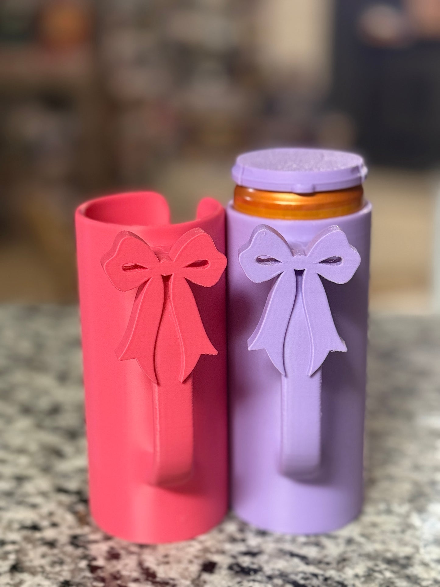 Slim can holder with bow and lid protector