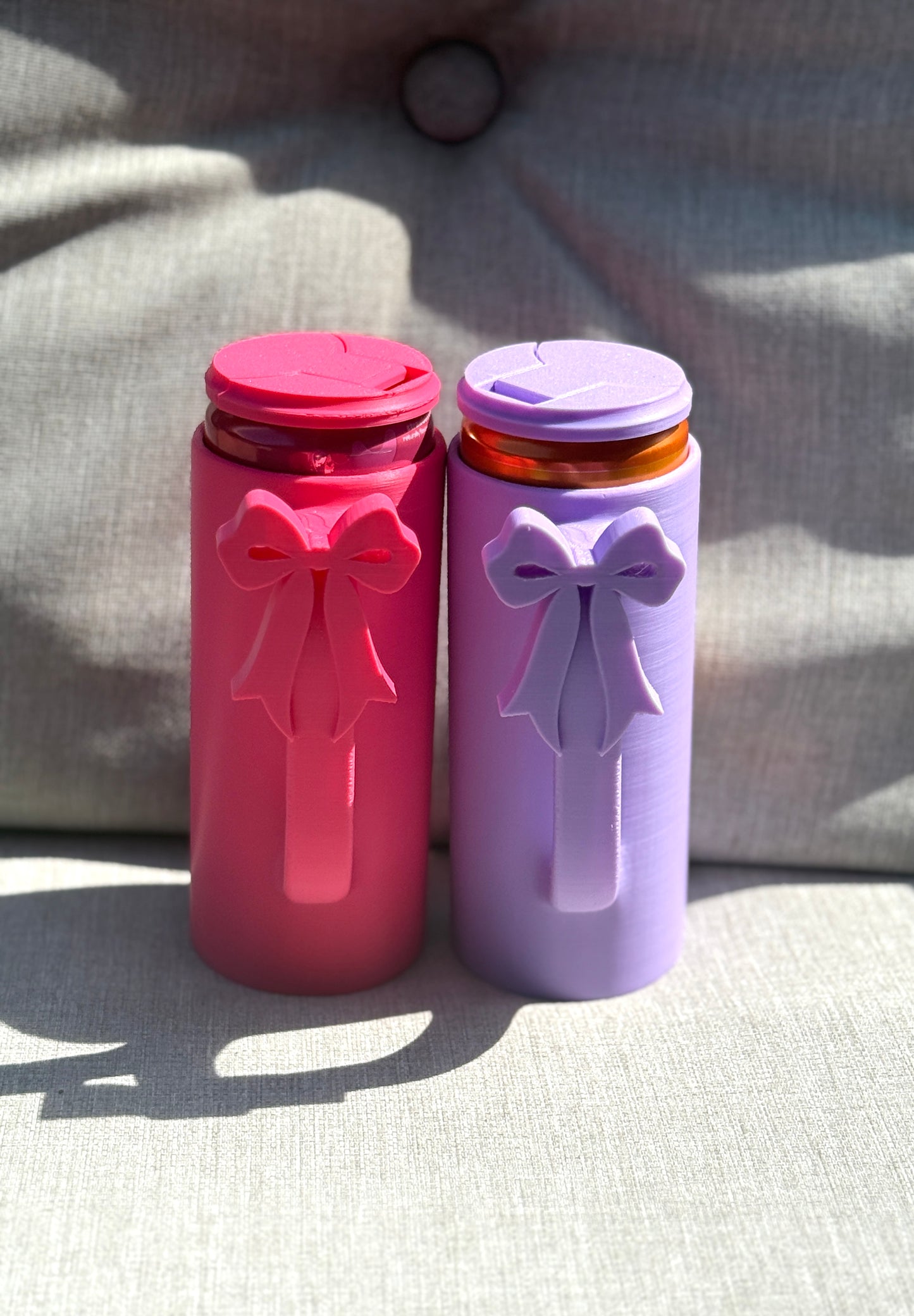 Slim can holder with bow and lid protector